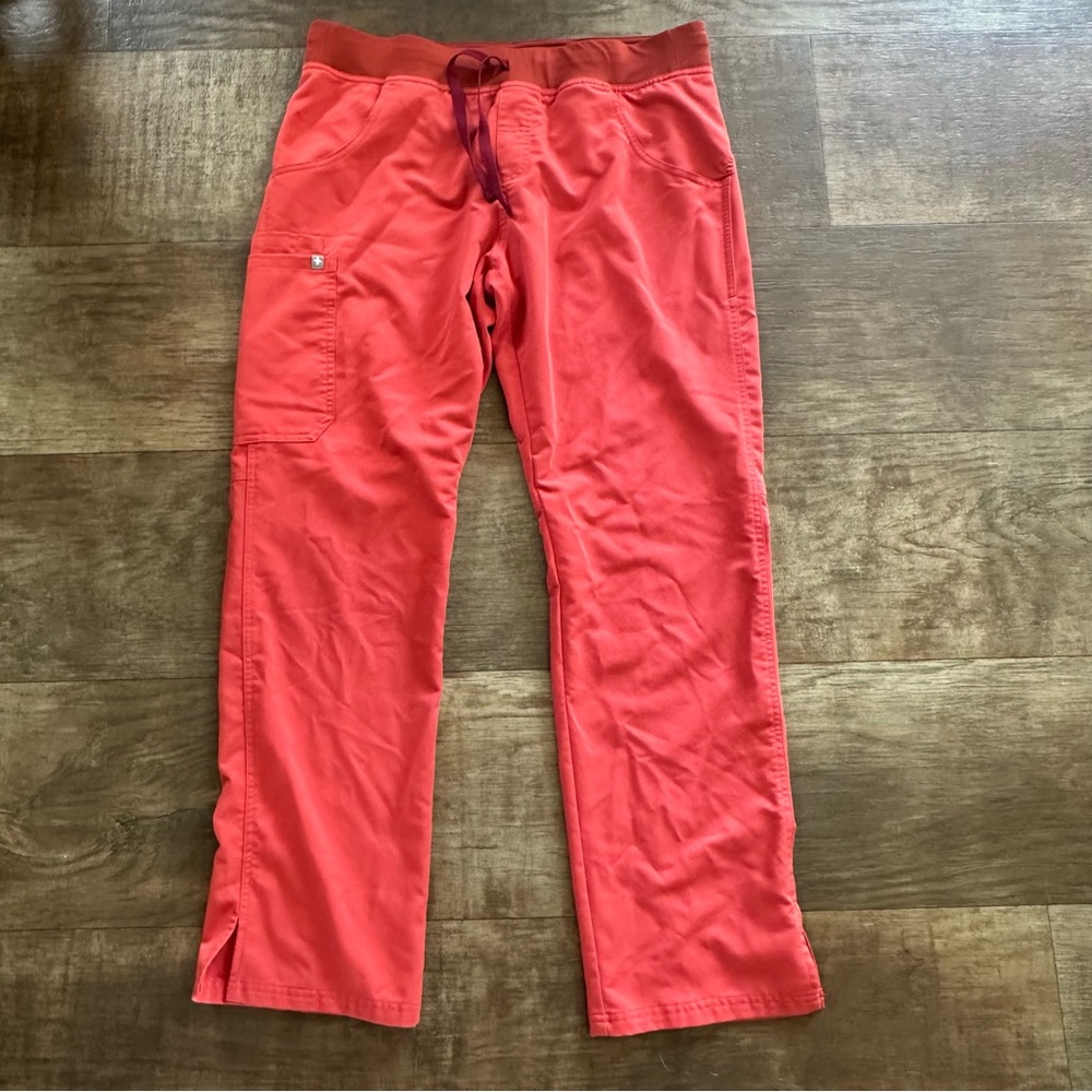 FIGS limited edition clay Large scrub set Kade pants and Kasma top like new - Picture 6 of 16